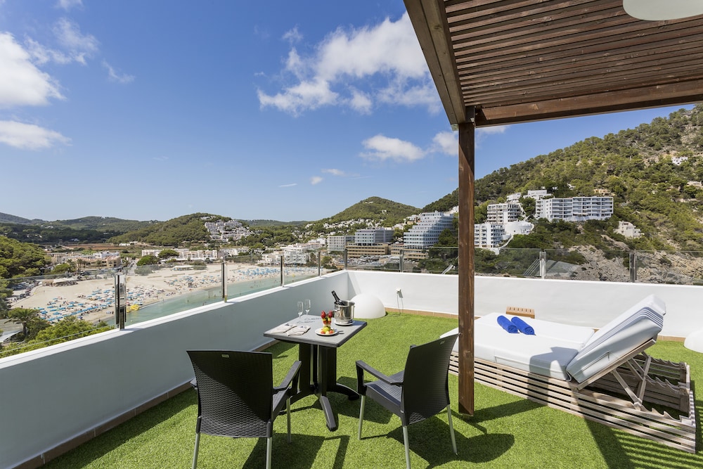 Deluxe Room (Superior - Panoramic Sea View) - Photo 2