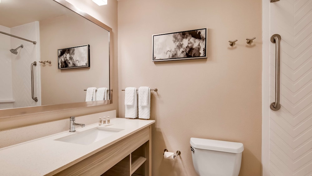 Standard Room, 2 Queen Beds, Non Smoking, Refrigerator & Microwave