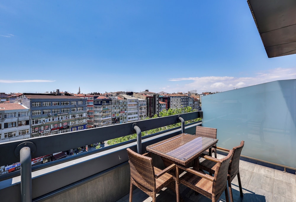 Executive Room, 1 Double Bed, Terrace thumbnail 5