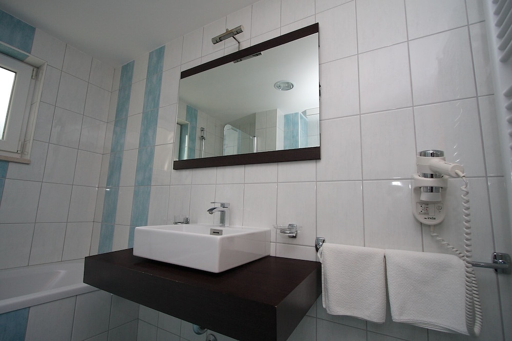 Basic Apartment photo 2