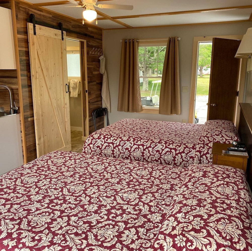 Double Room, 2 Queen Beds, Refrigerator & Microwave, Park View