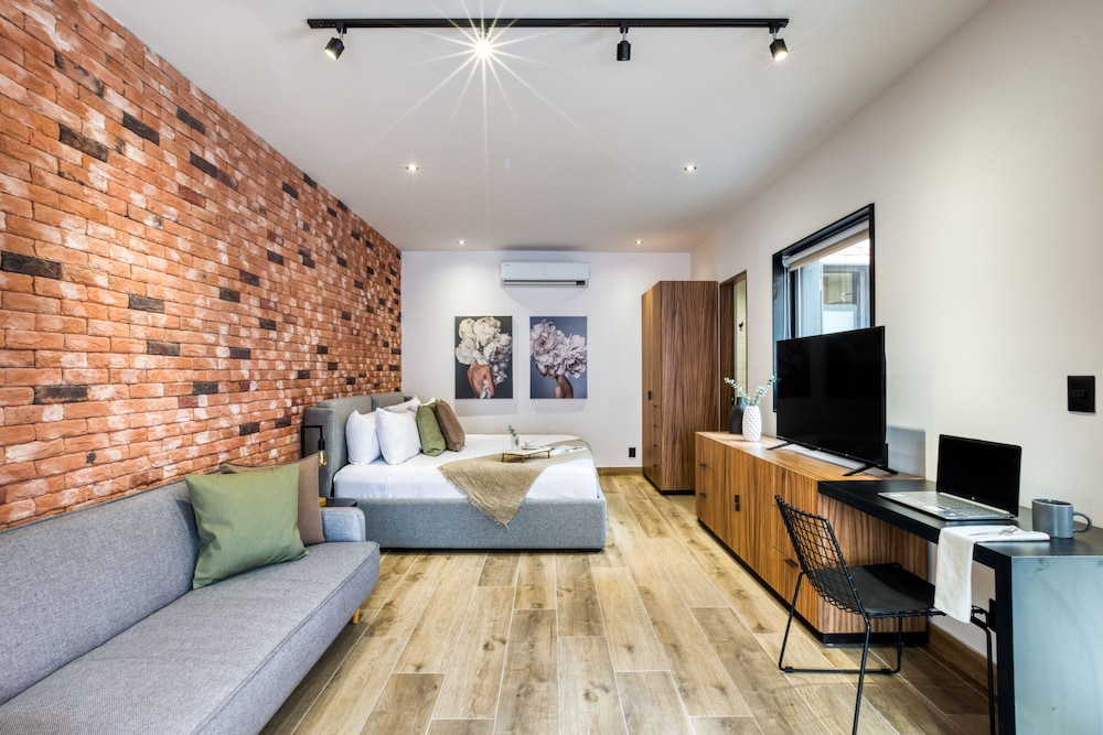 Penthouse with a Private Terrace - Photo 6