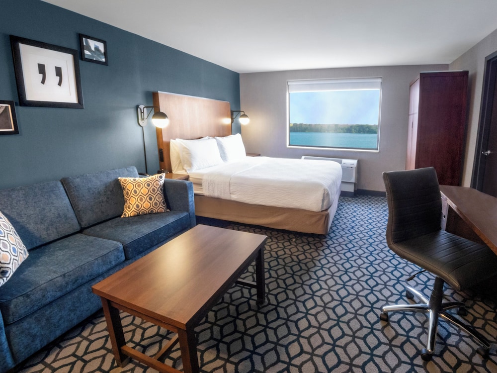 Suite, 1 Bedroom, River View - Photo 14