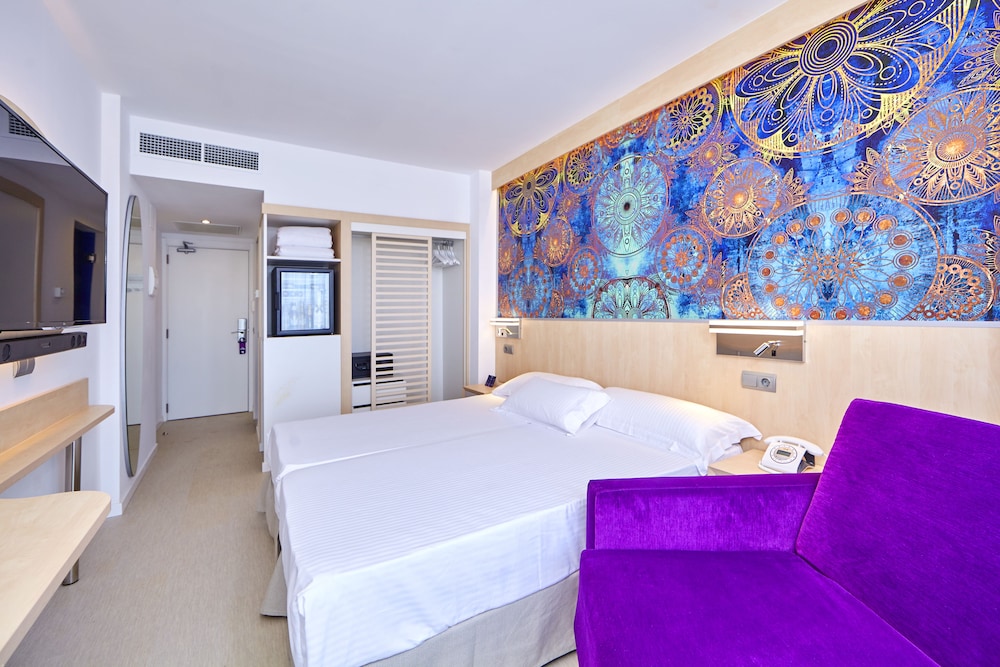 Deluxe Double Room, Balcony - Photo 2