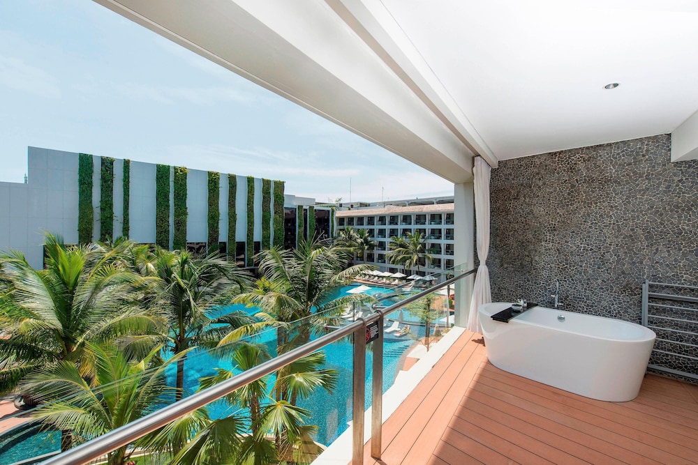 Deluxe Suite, 1 Bedroom, Pool View