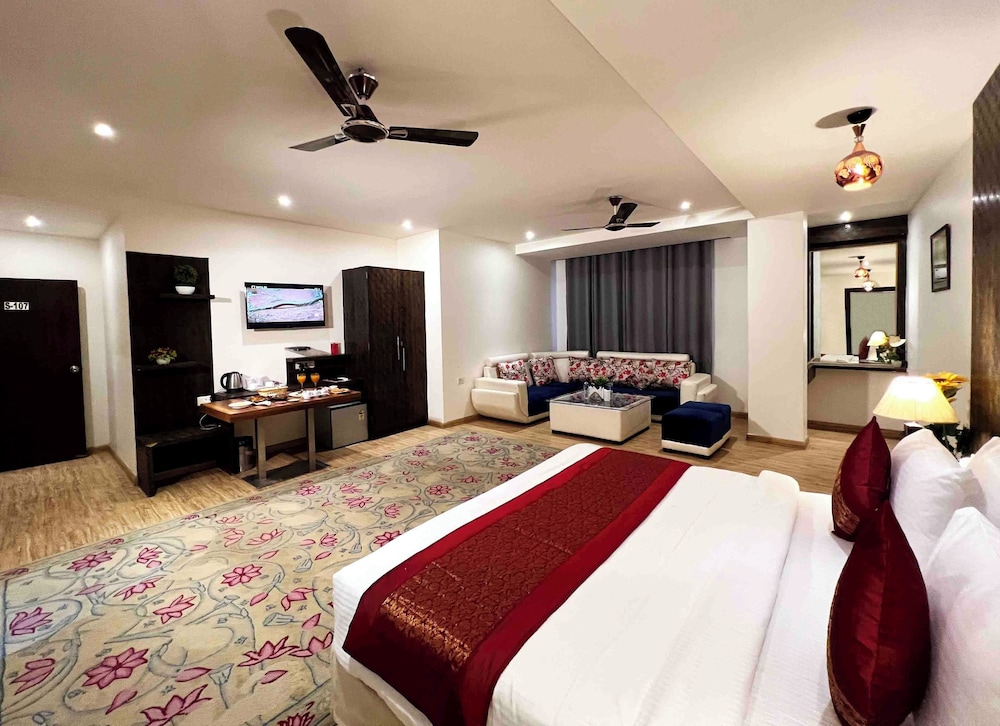 Luxury Suite, City View