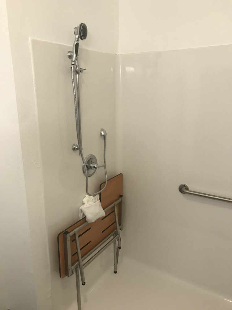 Standard Single Room, 1 King Bed, Accessible photo 2
