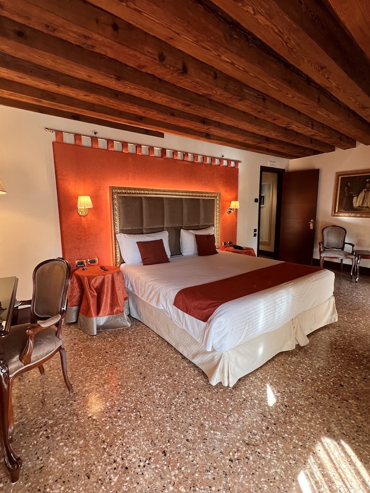 Deluxe Double Room photo 2