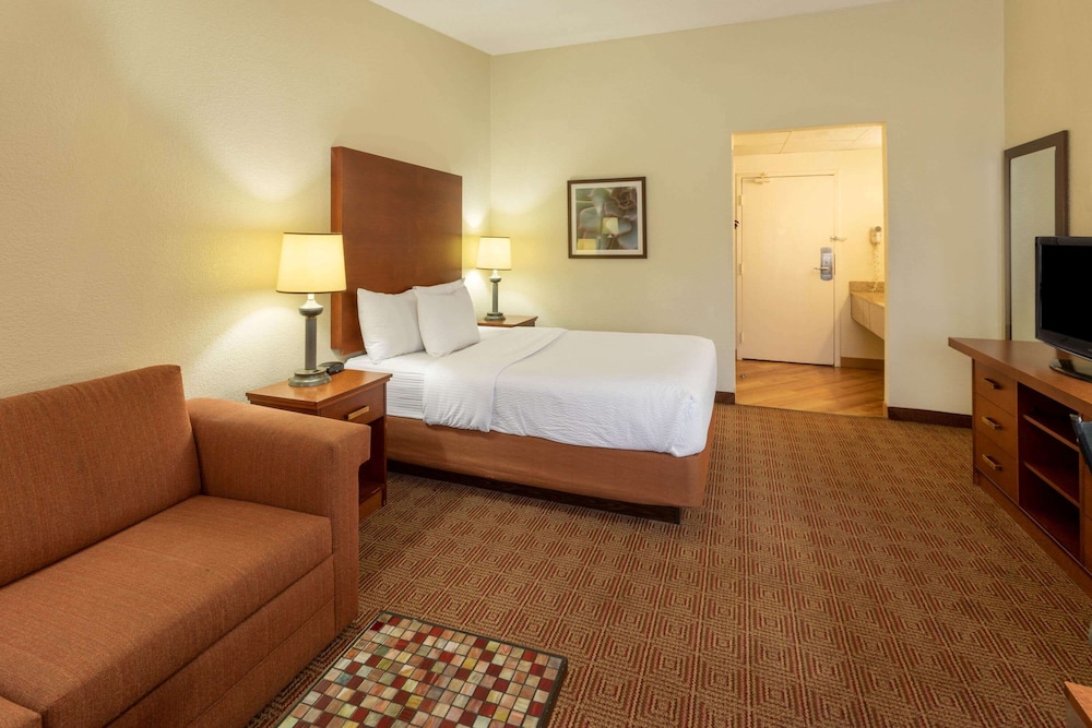 Room, 1 Double Bed, Non Smoking - Photo 3