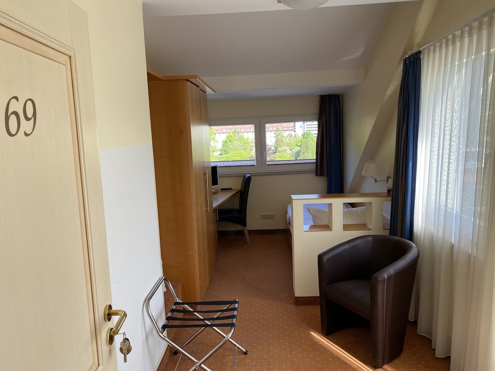 Single Room photo 2