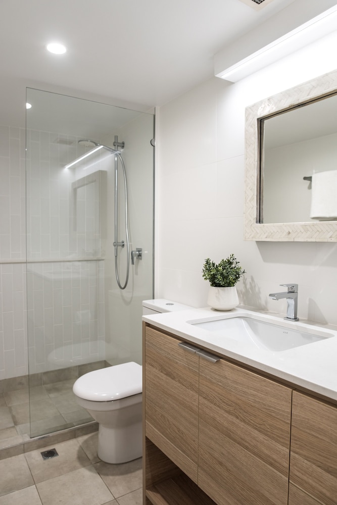 2 Bedroom Waterfront Luxury Apartment photo 3