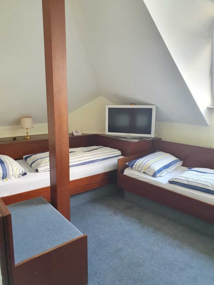 Double or Twin Room - Photo 5