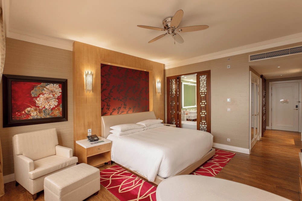 Classic Room, 1 King Bed, Smoking, Ocean View photo 3