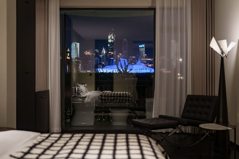 Comfort Room, Garden View