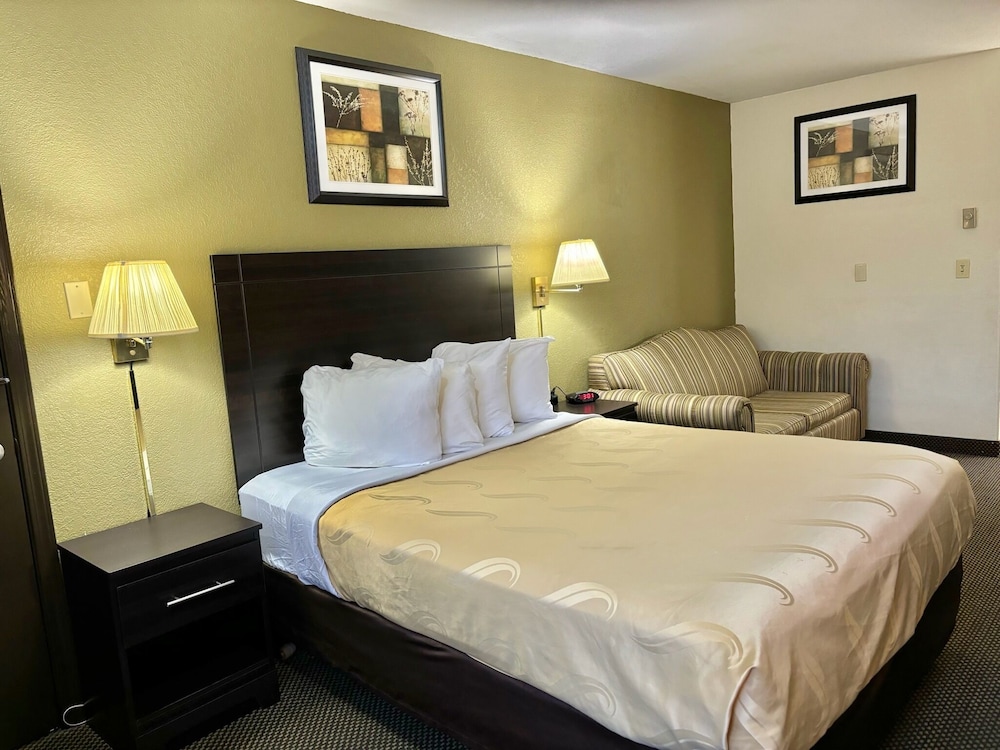 Standard 1 Queen Room photo 2