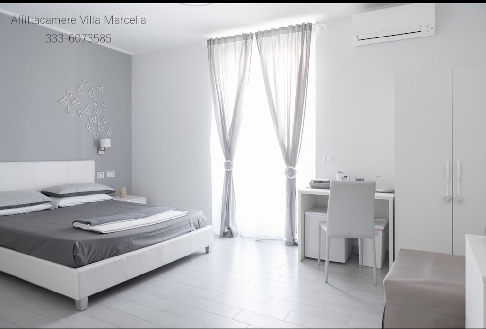 Classic Double Room, 1 Queen Bed, Pool View photo 2