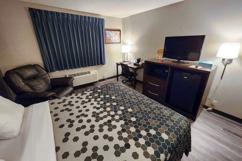 Standard Room, 1 Queen Bed, Non Smoking photo 1