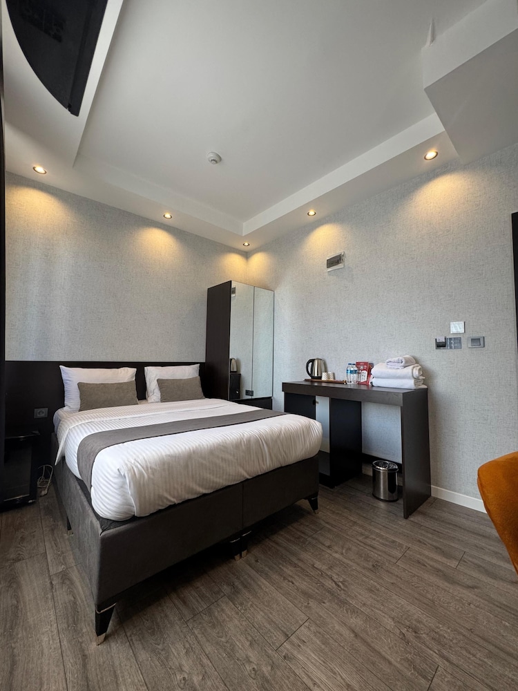 Premium Studio Suite photo 3