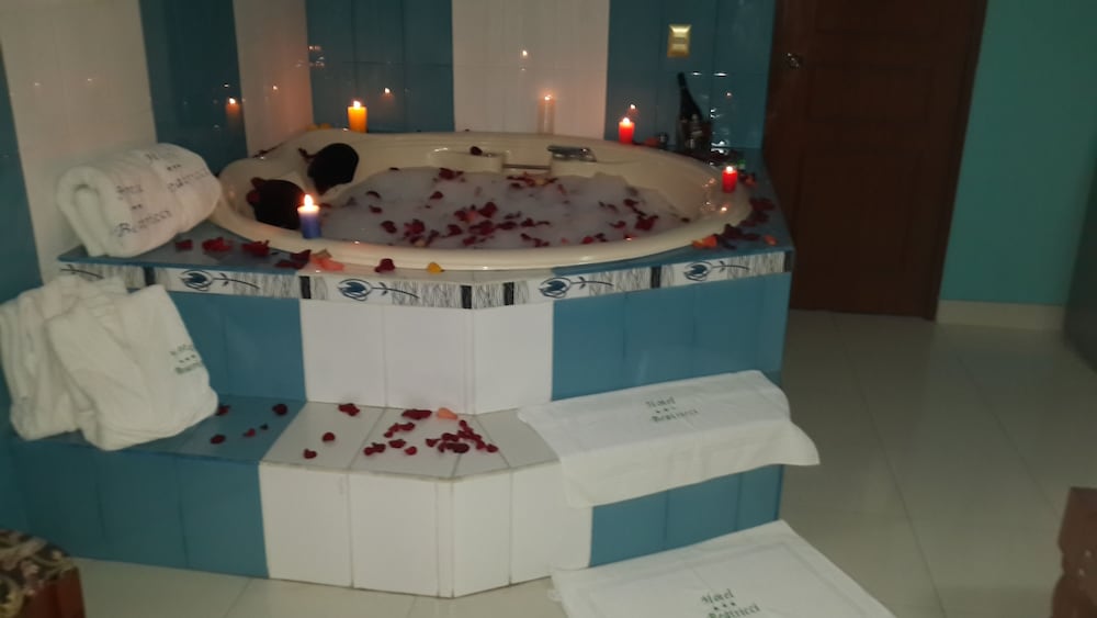 Double Room, Jetted Tub