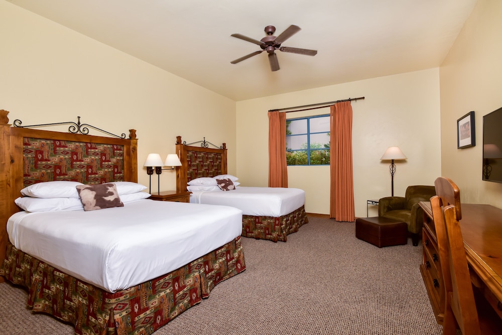 Deluxe Room, 2 Queen Beds, Fireplace - Photo 6