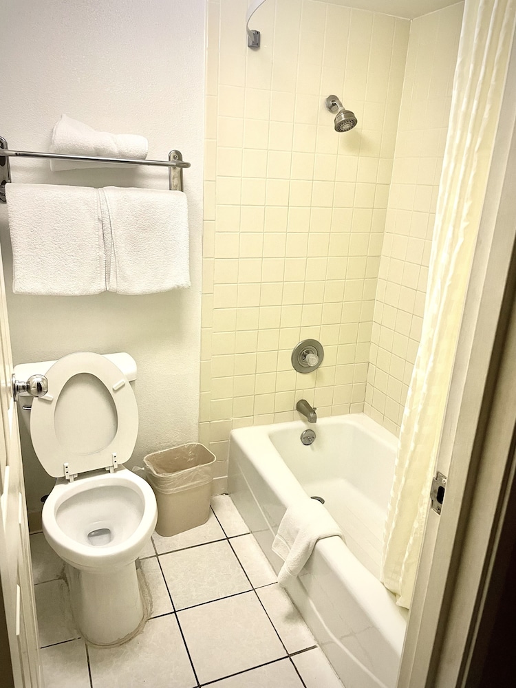Room, 2 Double Beds, Non Smoking - Photo 4