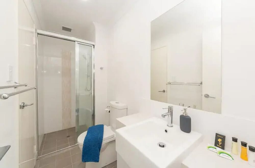 Scenic 1 Bed and 1 Bath Parkview Apartment photo 3