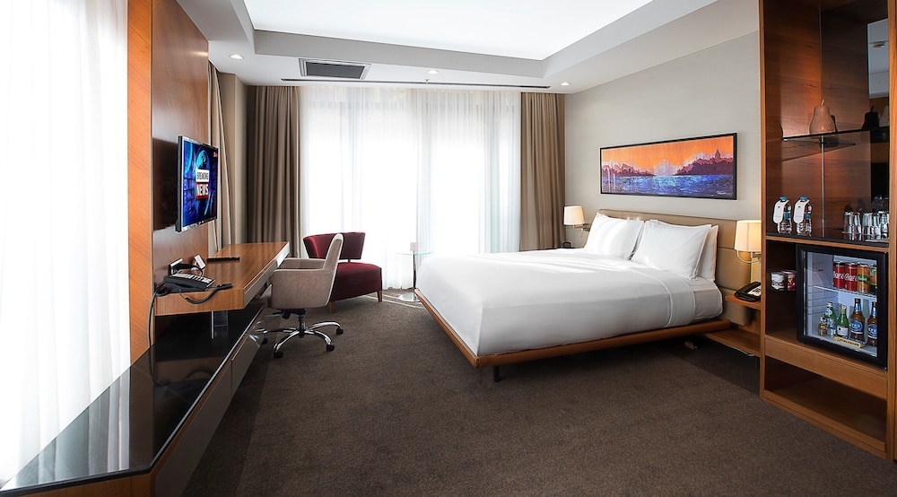 Suite, 1 King Bed, Terrace