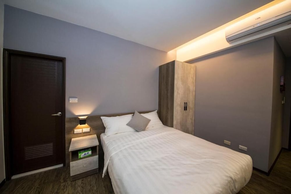 Double Room (Gray)