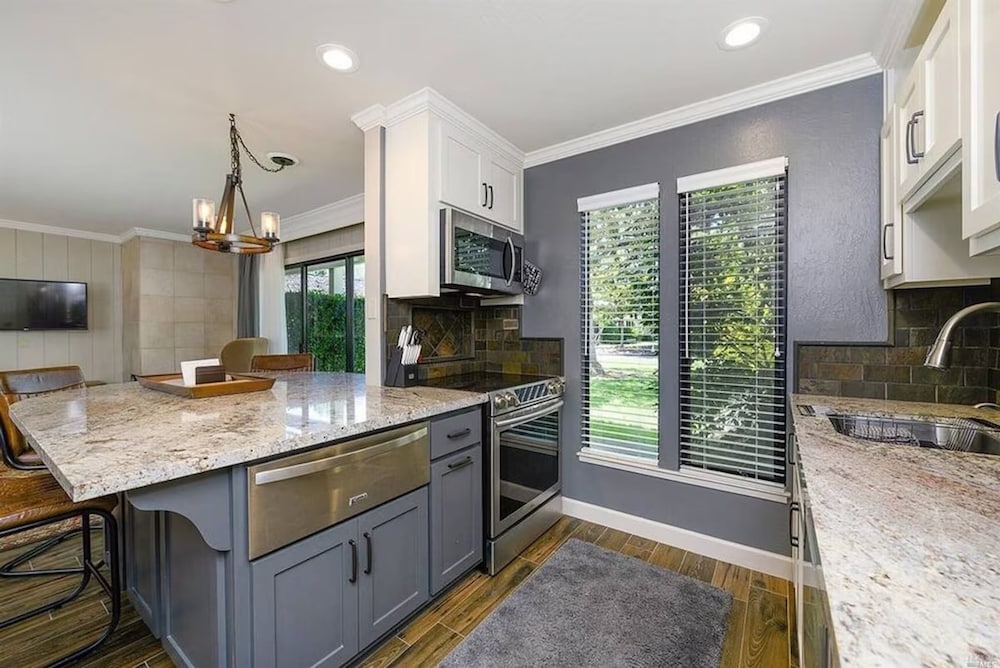 Deluxe Condo, Garden View