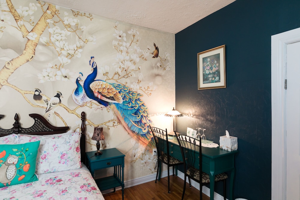 Double Room, 1 Queen Bed, Jetted Tub photo 3