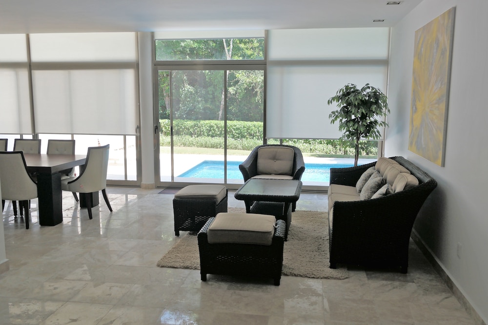 Luxury House, 3 Bedrooms, Private Pool (6 people) photo 2
