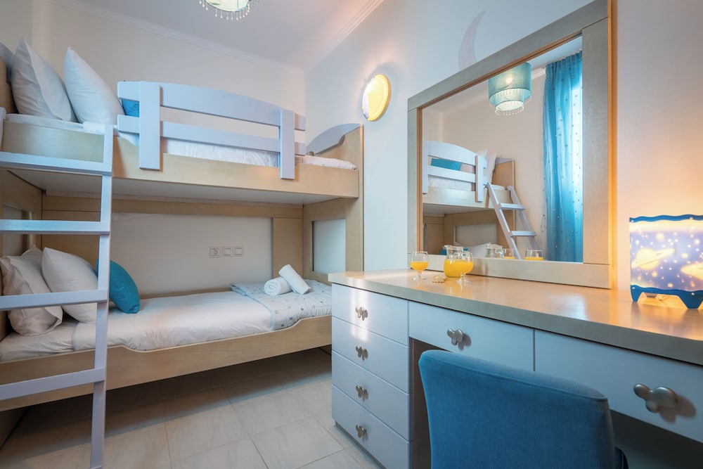Space Family Suite with Jacuzzi Bath photo 2