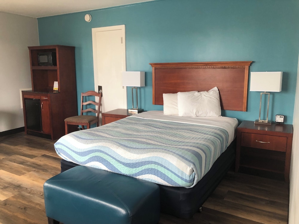 Economy Single Room, 1 Queen Bed, Non Smoking, City View photo 1