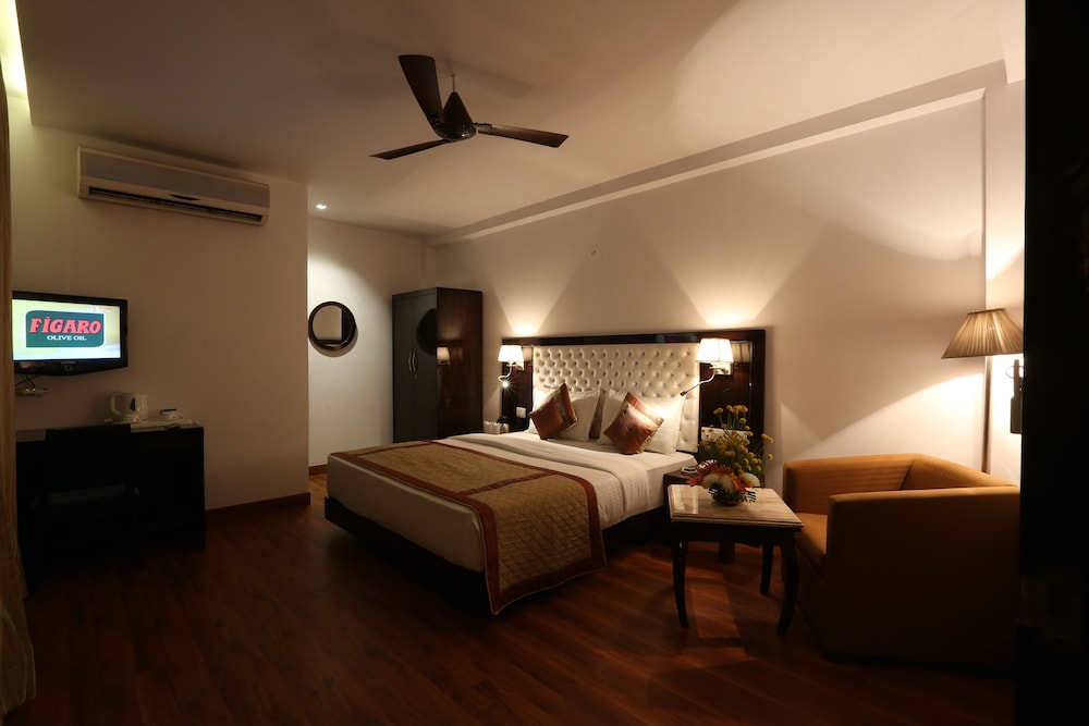 Deluxe Room - Photo 5