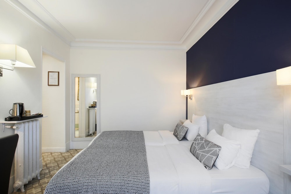 Standard Double or Twin Room photo 2