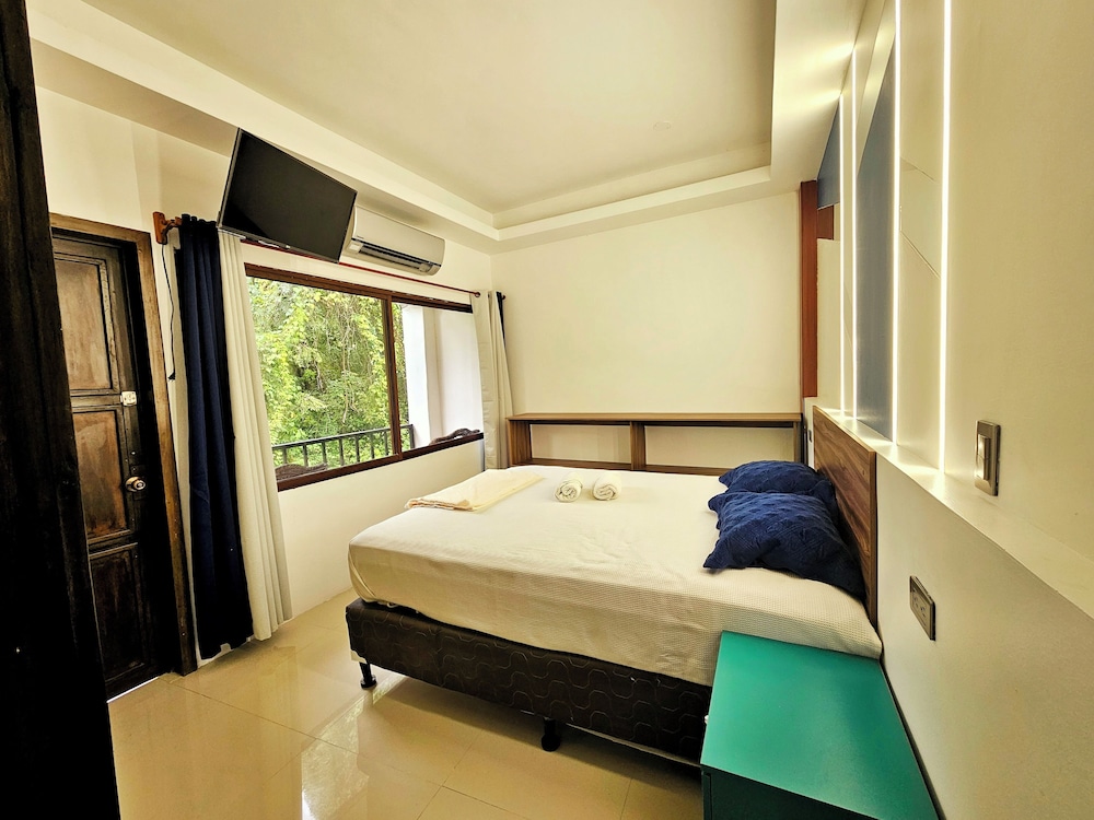 Economy Double Room, 1 Bedroom, Balcony, Mountain View photo 2