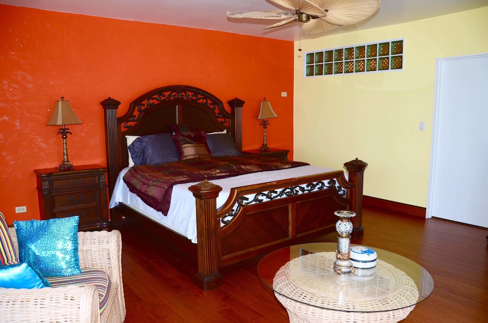 Luxury Villa, 4 Bedrooms
