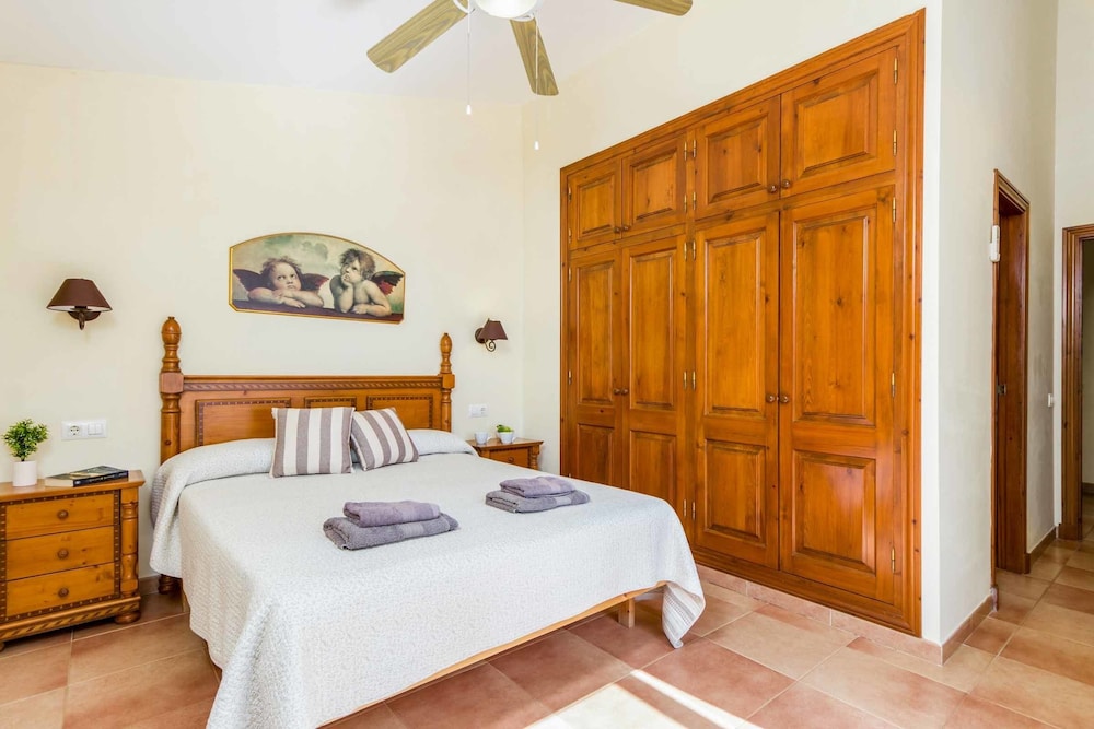 Villa (4 Bedrooms)