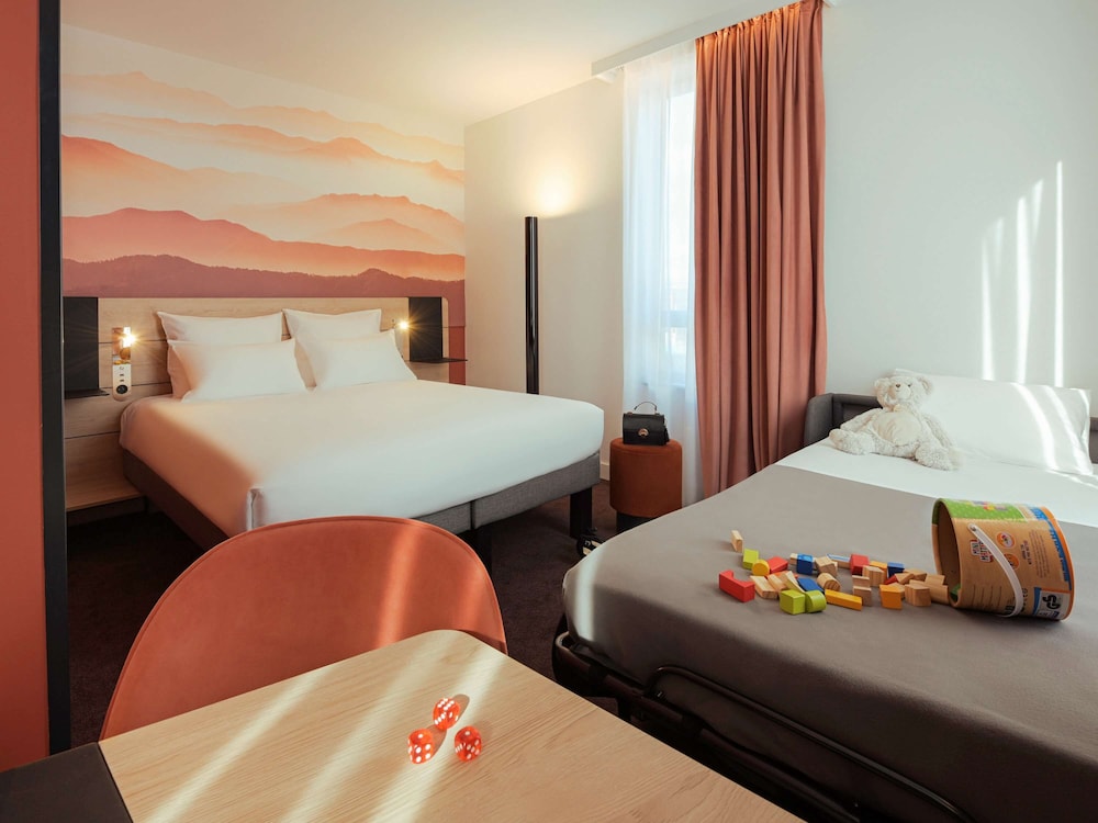 Superior Room, 1 Queen Bed with Sofa bed - Photo 14