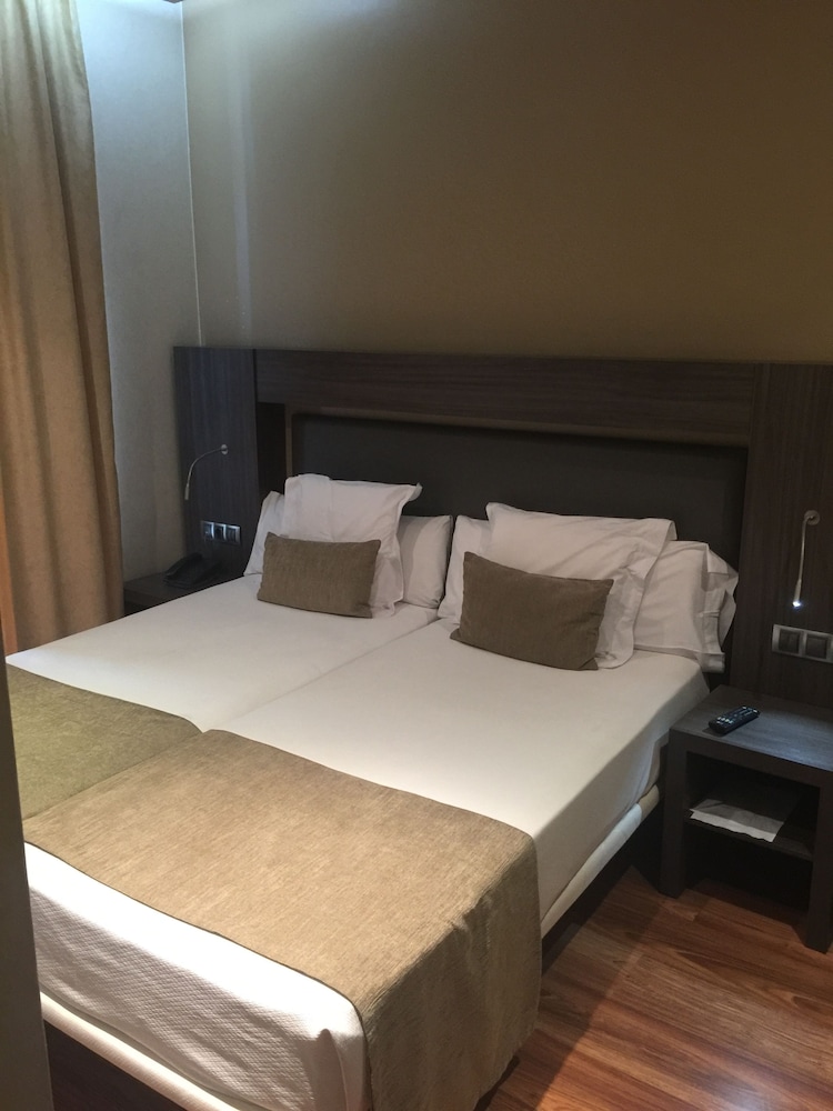 Standard Double Room Single Use (Interior)
