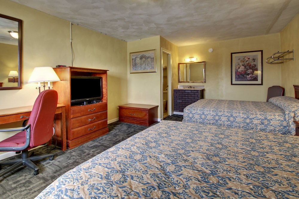 Room, 2 Queen Beds, Non Smoking photo 1