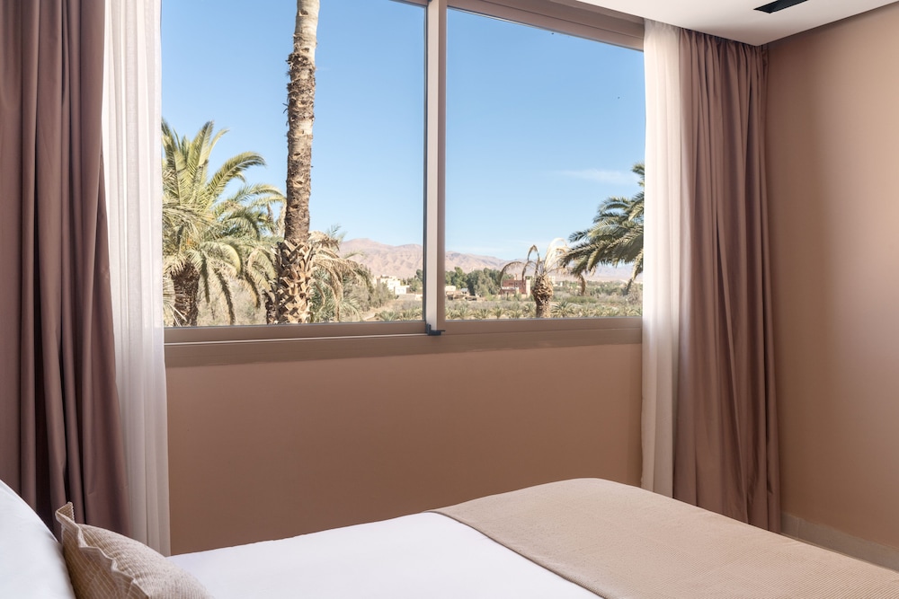 Premium Room (2 Queen Beds, Atlas Mountain View) photo 3