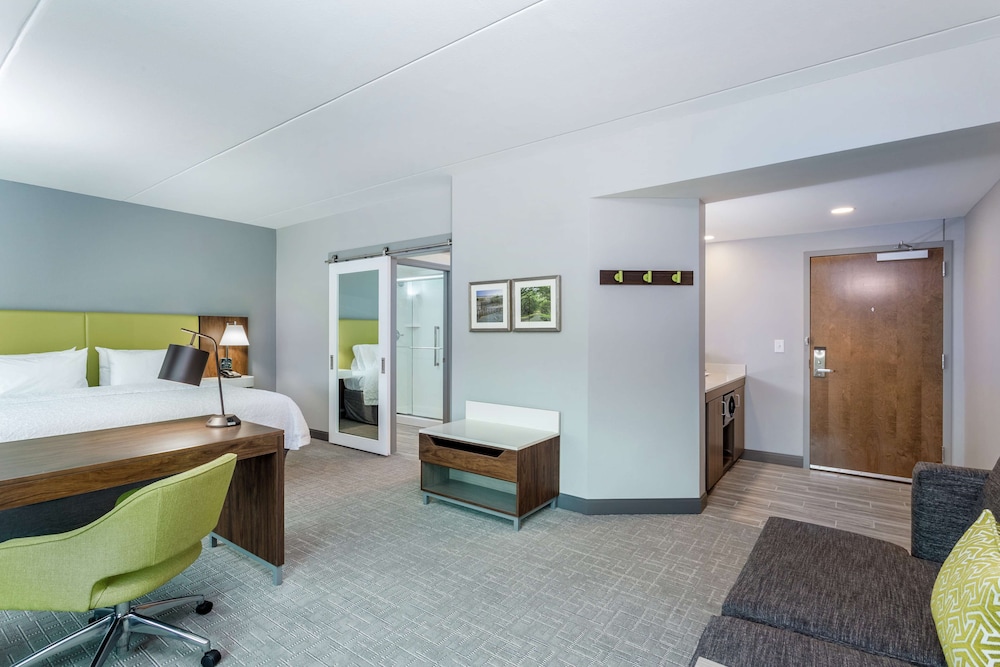 Room, 1 King Bed, Accessible, Bathtub (Mobility & Hearing) - Photo 5
