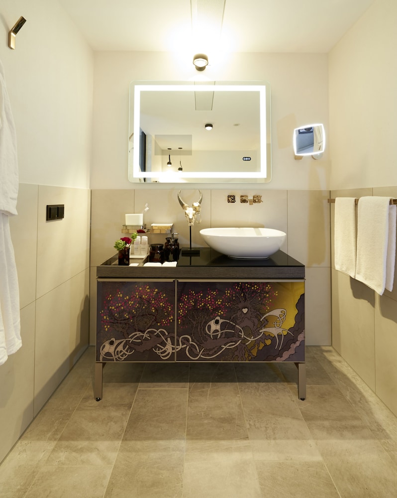 Suite, 1 Bedroom, Balcony (Urban) - Photo 9