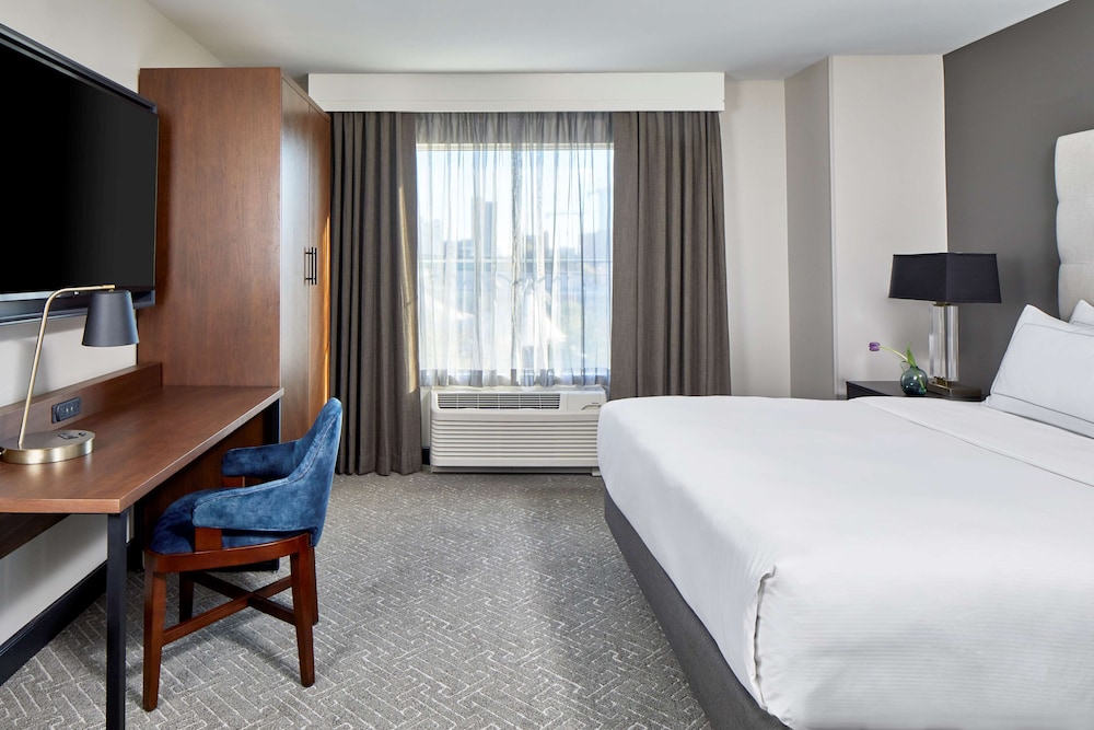 Suite, 1 Bedroom, Accessible (Hearing) - Photo 3