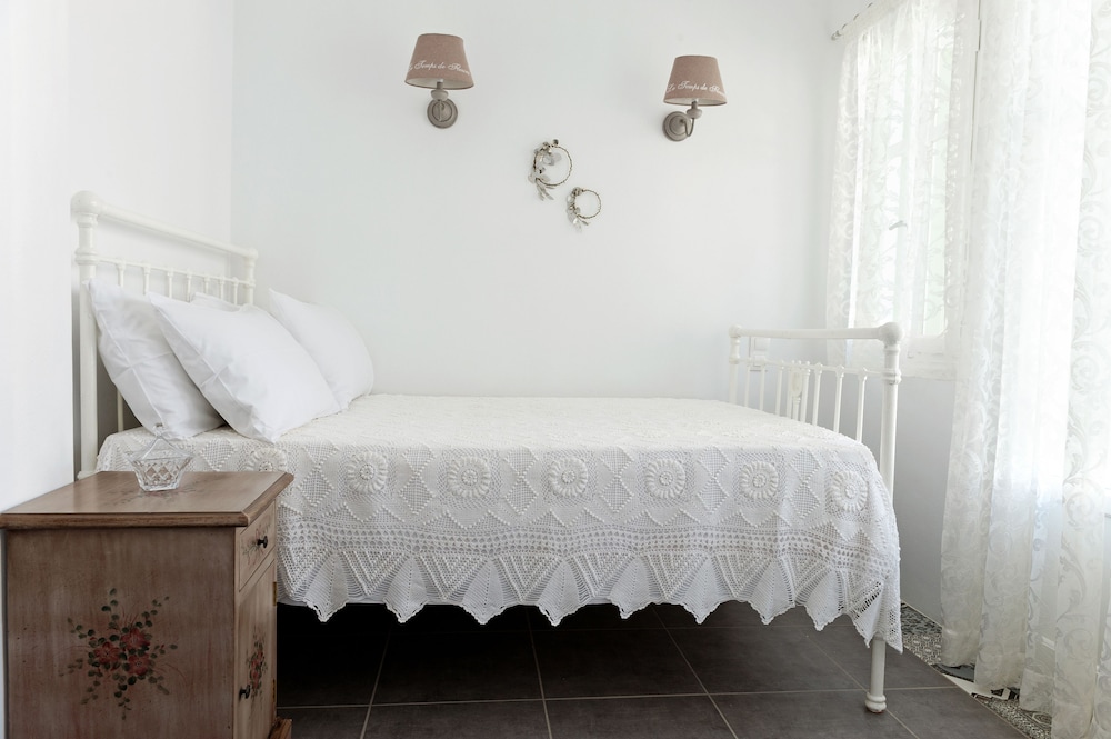 House, 2 Bedrooms (Almyra)