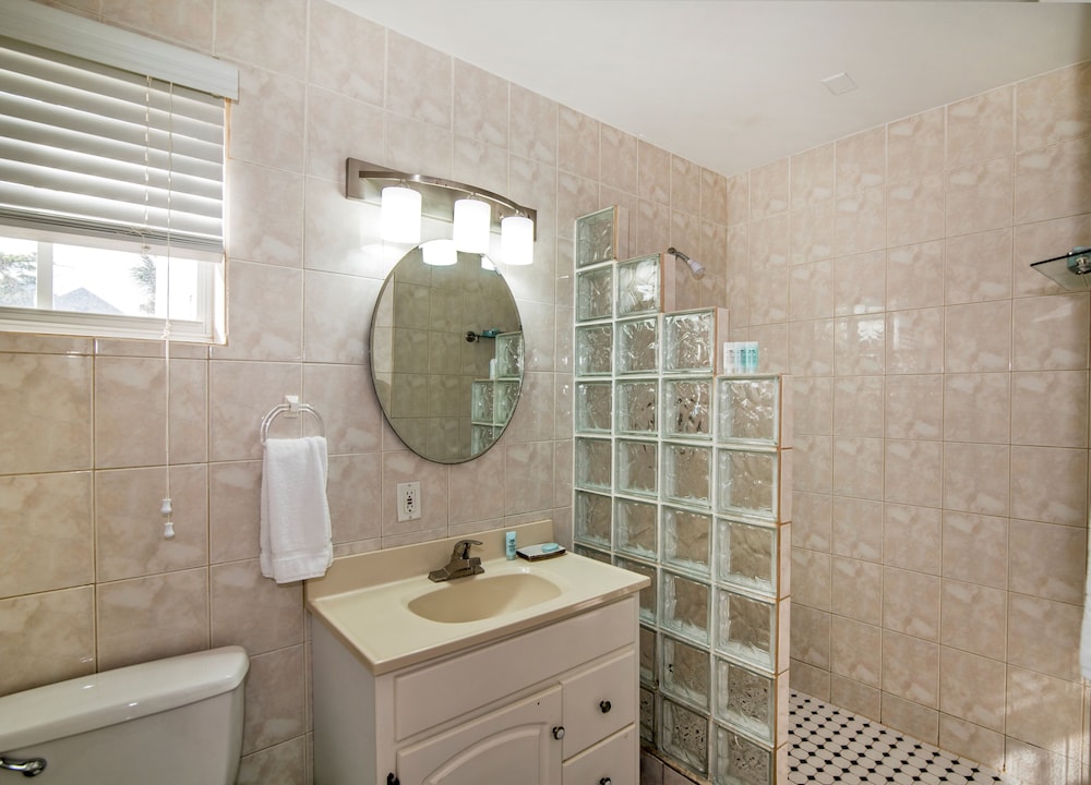 Standard Studio Suite, 1 Queen Bed With Sofa Bed, Kitchenette, Pool View photo 2