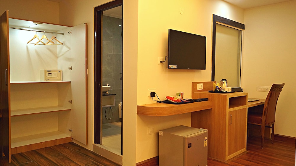Deluxe Room - Photo 21