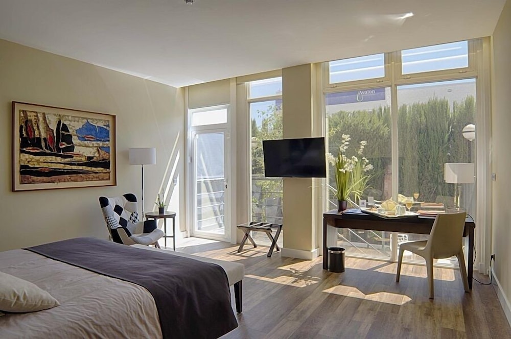 Deluxe Double Room, 1 King Bed, Jetted Tub, Garden View