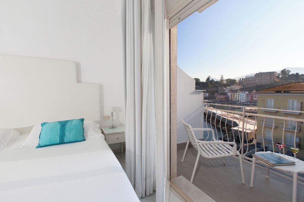 Classic Doppelzimmer, Partial Meerblick thumbnail 5